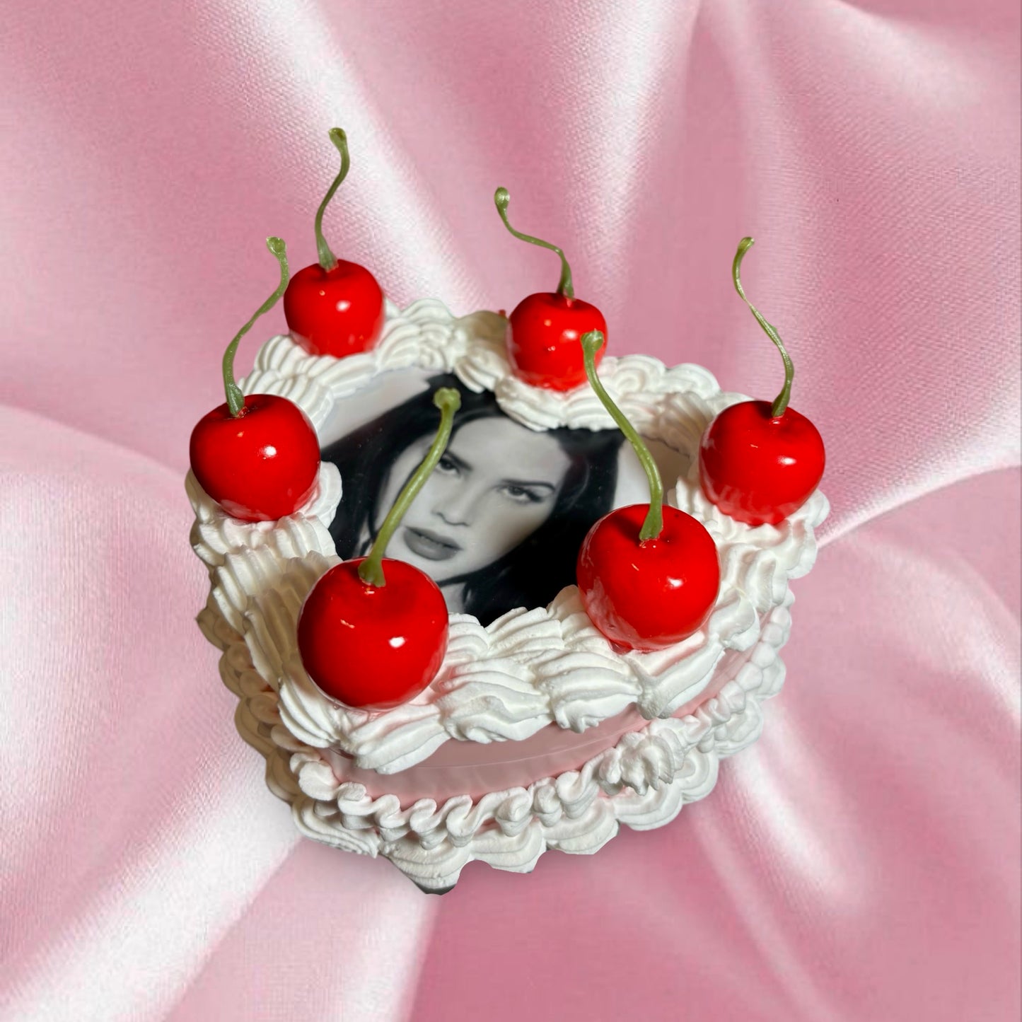 Lana Del Rey Fake Cake