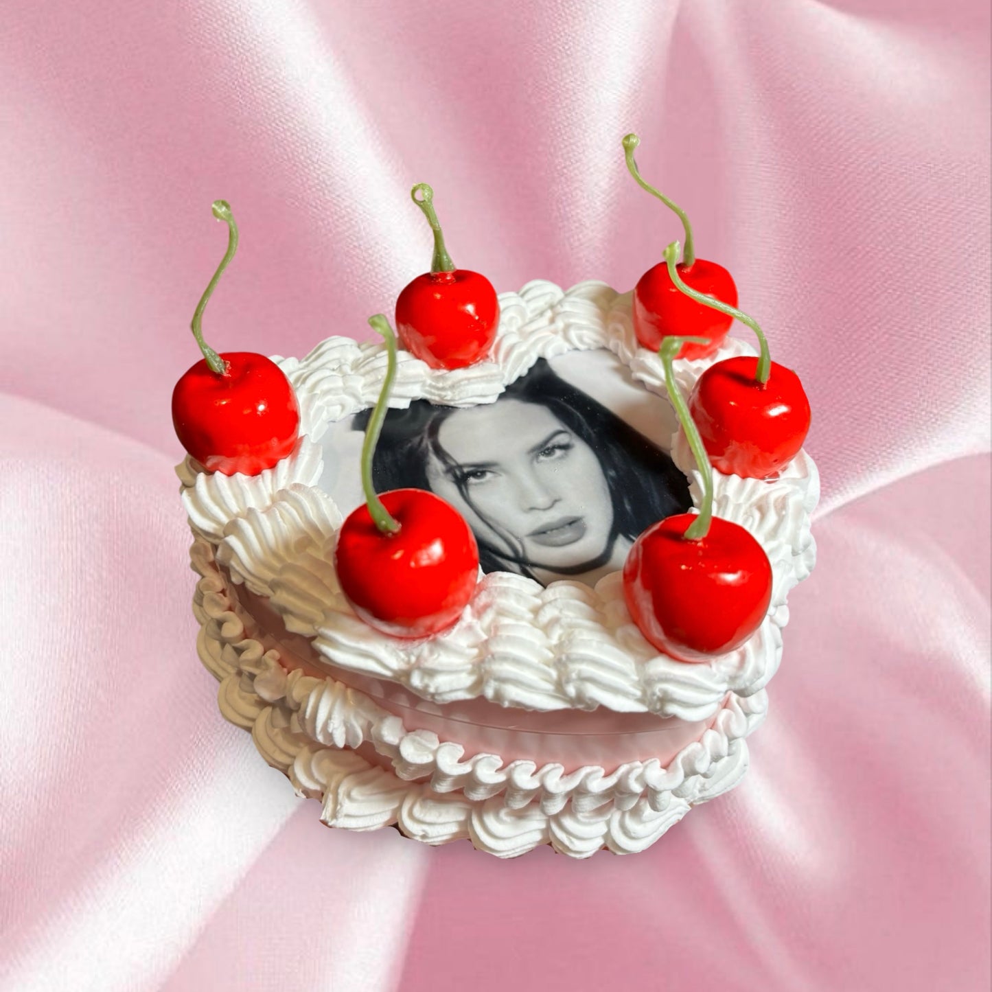 Lana Del Rey Fake Cake